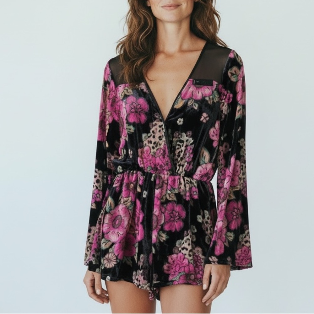 Band of Gypsies velvet burnout romper Black Floral Bell Sleeves Womens Small NWT